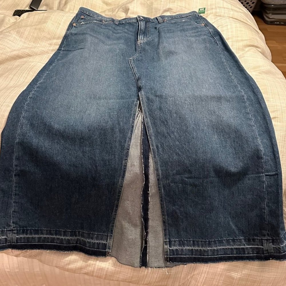 NWT GAP Denim Maxi Skirt with Washwell Size 16 (33) with slit in the front